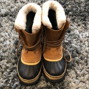 Sorel Caribou size 6